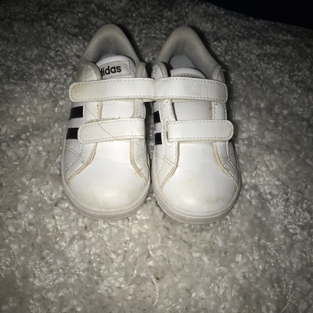 Toddler adidas unisex Velcro sneakers size 7